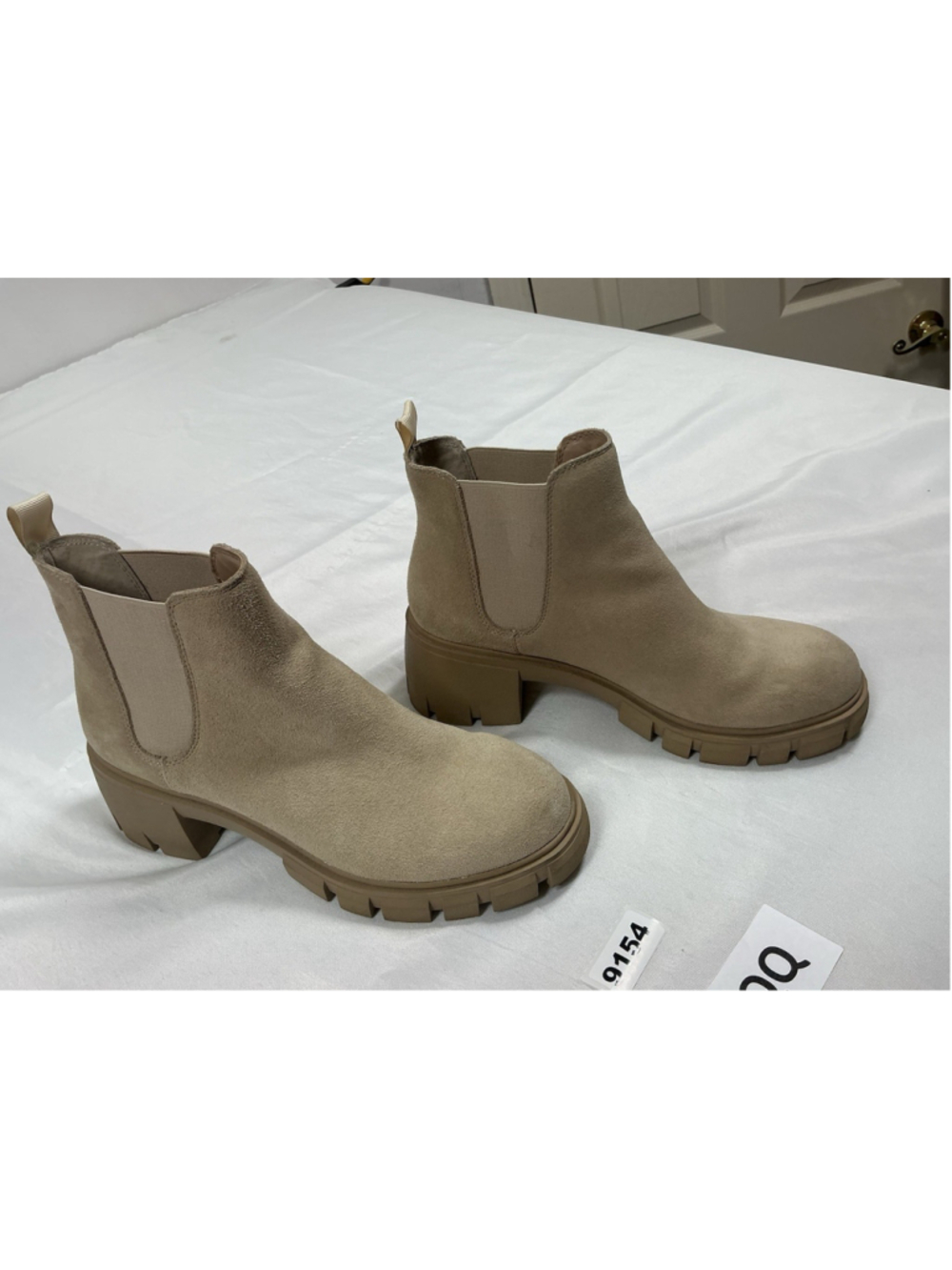 Womans Excellent Steve Madden Howler Pullon Ankle Boots Size 7.5 Beige